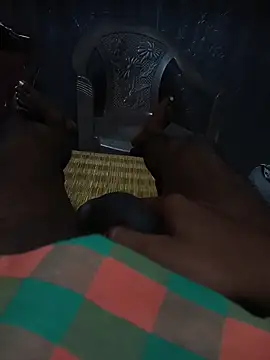 Snapshot of kingcouple89 chatting on April 6, 7:04 pm kingcouple89 online show from April 6, 7:04 pm