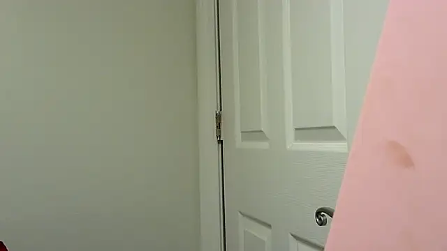 Snapshot of kitty-kitten82 chatting on March 28, 3:50 am kitty-kitten82 online show from March 28, 3:50 am