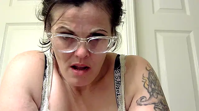 Snapshot of kitty-kitten82 chatting on April 3, 3:04 am kitty-kitten82 online show from April 3, 3:04 am