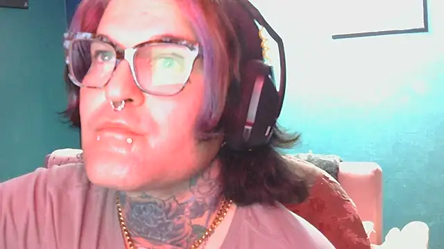 Snapshot of TattooBambie chatting on March 21, 5:45 am TattooBambie online show from March 21, 5:45 am