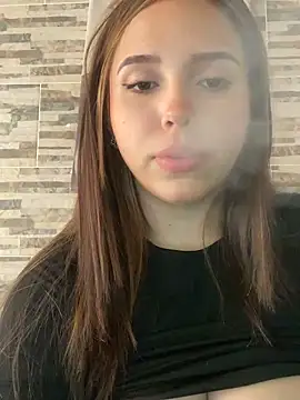 Snapshot of lunacandy_0 chatting on April 7, 9:04 pm lunacandy 0 online show from April 7, 9:04 pm