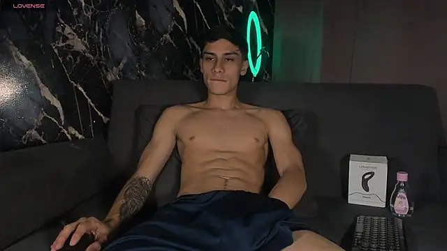 Snapshot of Axel_DavisSM chatting on March 16, 5:44 am Axel DavisSM online show from March 16, 5:44 am