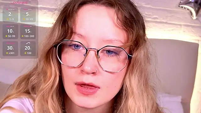 Snapshot of AmelieViolet chatting on June 3, 12:52 pm AmelieViolet online show from June 3, 12:52 pm