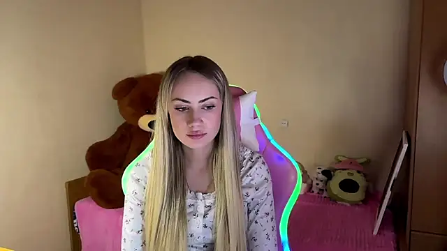 TiannaJedziniak online show from March 21, 3:26 pm