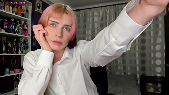 sweet peach    online show from April 28, 8:03 pm