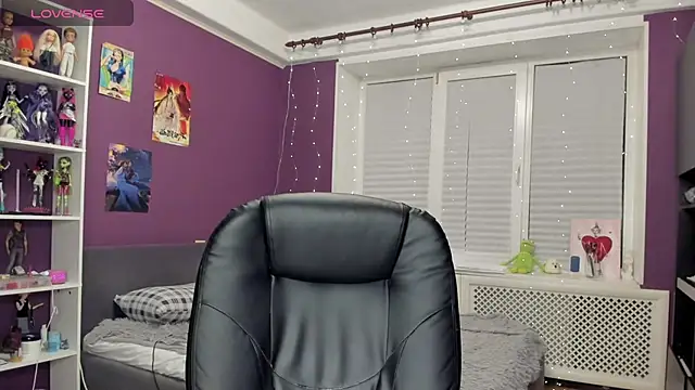 sweet peach    online show from May 16, 7:34 pm