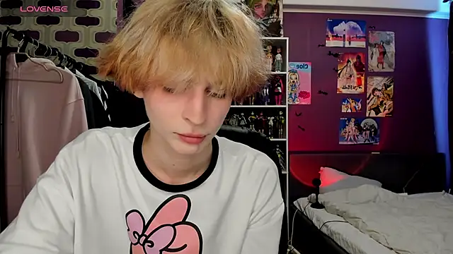 sweet peach    online show from July 10, 12:08 pm