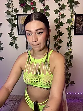 Snapshot of chloe_evans0 chatting on May 31, 7:48 pm chloe evans0 online show from May 31, 7:48 pm