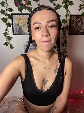 Snapshot of chloe_evans0 chatting on June 3, 3:42 am chloe evans0 online show from June 3, 3:42 am