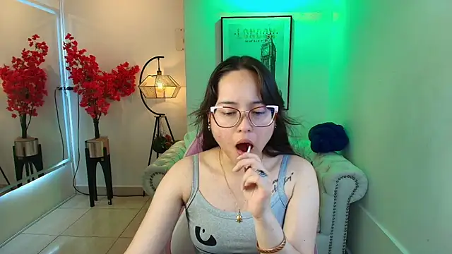 Snapshot of Shady_bug chatting on May 18, 8:14 pm Shady bug online show from May 18, 8:14 pm