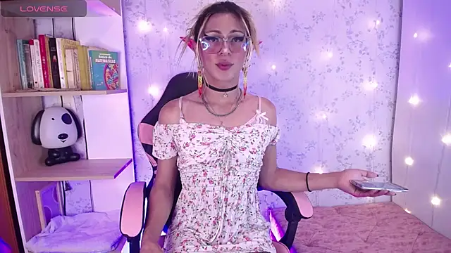  Alexaavandercloude online show from April 28, 9:53 pm