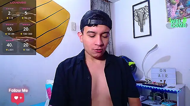 Snapshot of Max_Parkerr chatting on April 5, 3:53 pm Max Parkerr online show from April 5, 3:53 pm