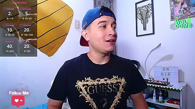 Snapshot of Max_Parkerr chatting on April 12, 3:50 pm Max Parkerr online show from April 12, 3:50 pm