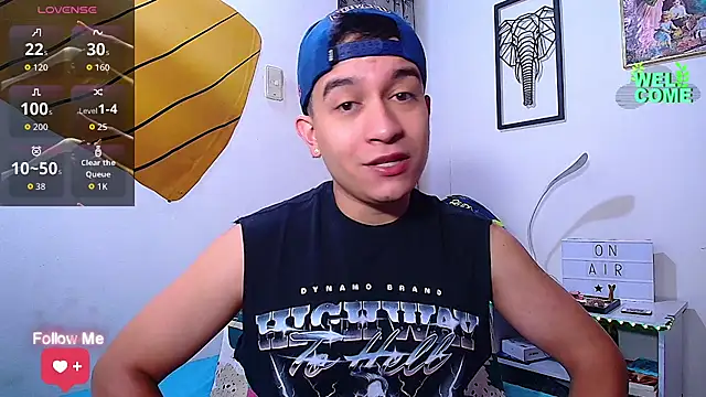 Snapshot of Max_Parkerr chatting on April 13, 2:11 pm Max Parkerr online show from April 13, 2:11 pm