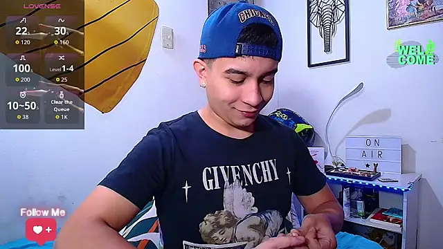 Snapshot of Max_Parkerr chatting on April 14, 1:28 pm Max Parkerr online show from April 14, 1:28 pm