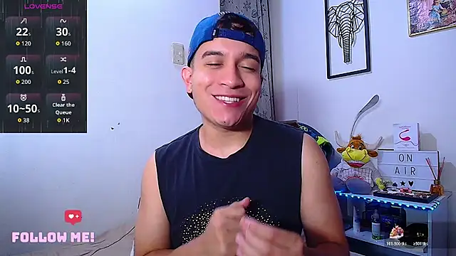 Snapshot of Max_Parkerr chatting on May 12, 2:03 pm Max Parkerr online show from May 12, 2:03 pm