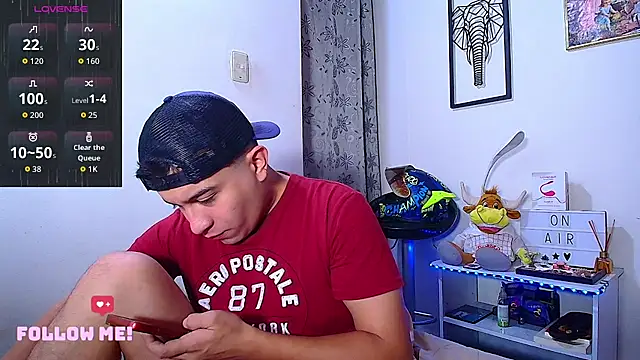 Snapshot of Max_Parkerr chatting on May 14, 1:29 pm Max Parkerr online show from May 14, 1:29 pm