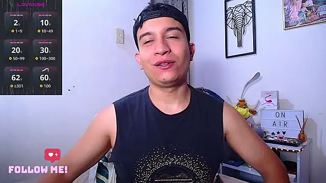 Snapshot of Max_Parkerr chatting on May 23, 1:48 pm Max Parkerr online show from May 23, 1:48 pm