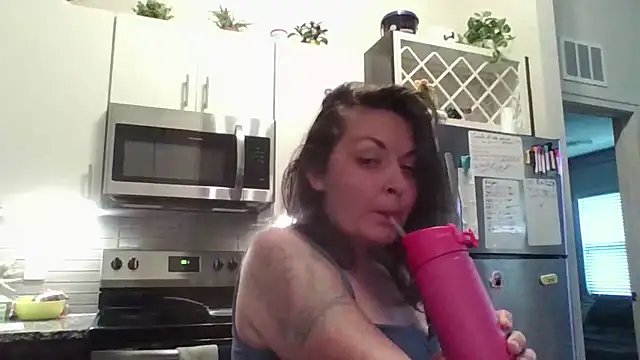 Snapshot of tinyassbossymilf chatting on July 1, 9:47 pm tinyassbossymilf online show from July 1, 9:47 pm