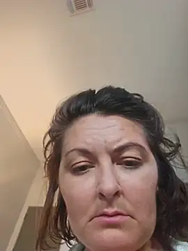 Snapshot of tinyassbossymilf chatting on July 18, 2:43 pm tinyassbossymilf online show from July 18, 2:43 pm