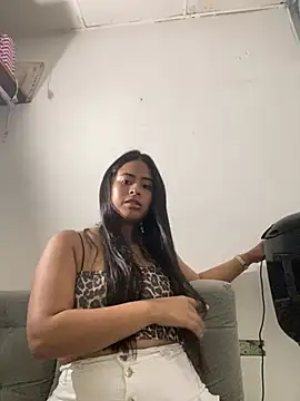 Snapshot of lucirganaxxx chatting on March 23, 2:04 am lucirganaxxx online show from March 23, 2:04 am