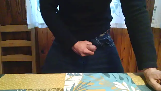 Snapshot of sexysicilyman chatting on March 23, 1:37 pm sexysicilyman online show from March 23, 1:37 pm