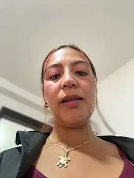 Snapshot of Queen_Scatlett chatting on April 30, 12:22 pm Queen Scatlett online show from April 30, 12:22 pm