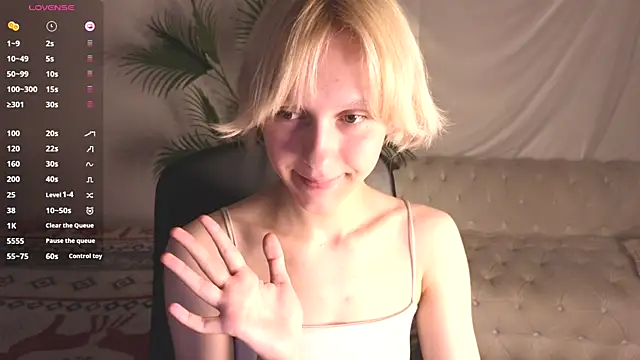 Snapshot of holyedward chatting on July 8, 9:47 am holyedward online show from July 8, 9:47 am