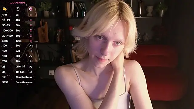Snapshot of holyedward chatting on July 31, 11:09 am holyedward online show from July 31, 11:09 am