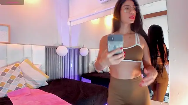 giana gill online show from June 23, 11:30 am