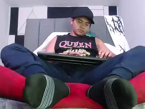 adonis latin 19 online show from June 4, 3:34 am