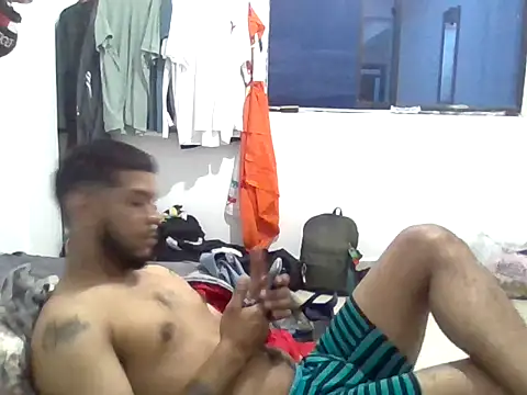 Snapshot of millerthh chatting on May 18, 11:21 pm millerthh online show from May 18, 11:21 pm