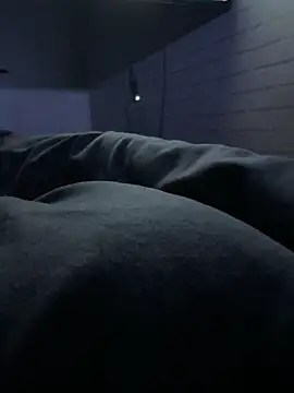 Snapshot of zoladj chatting on April 7, 11:37 pm zoladj online show from April 7, 11:37 pm