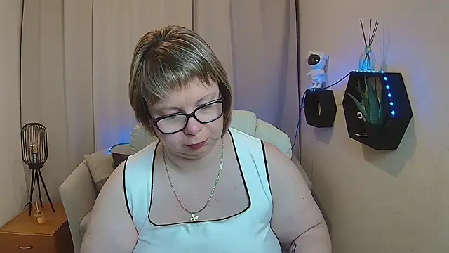 Snapshot of BonnnyBoobsy chatting on May 12, 12:02 pm BonnnyBoobsy online show from May 12, 12:02 pm