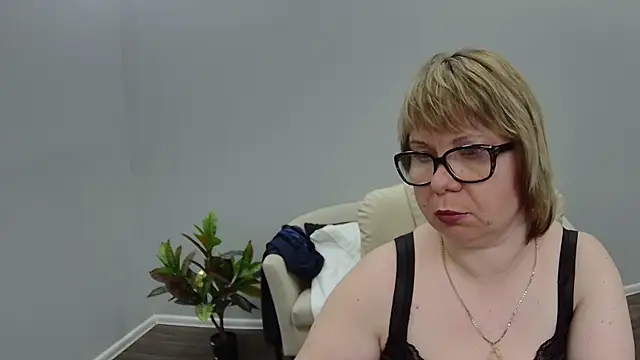 Snapshot of BonnnyBoobsy chatting on July 18, 6:34 pm BonnnyBoobsy online show from July 18, 6:34 pm