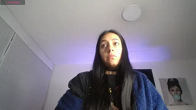Melannyy V online show from May 6, 11:37 am
