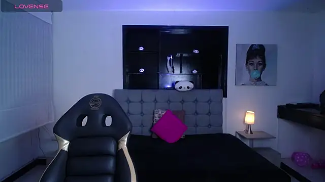 Melannyy V online show from June 13, 1:20 pm