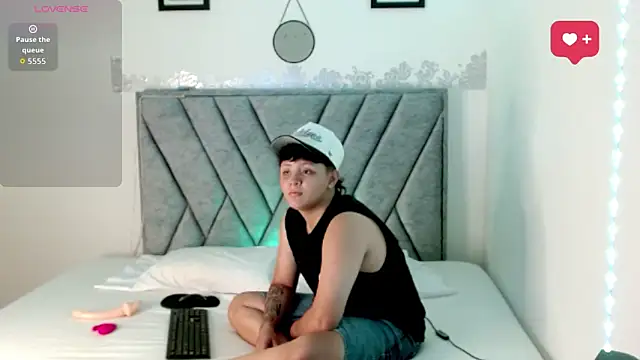 Snapshot of ValyX__ chatting on March 25, 6:36 pm ValyX online show from March 25, 6:36 pm