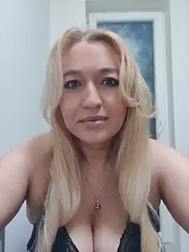 LexaVelure online show from May 9, 9:20 pm