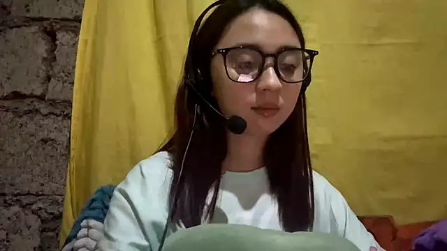 LenoraLacassagne online show from March 22, 4:10 pm