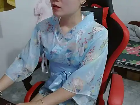 Snapshot of Olivia_cute68 chatting on April 12, 4:23 pm Olivia cute68 online show from April 12, 4:23 pm