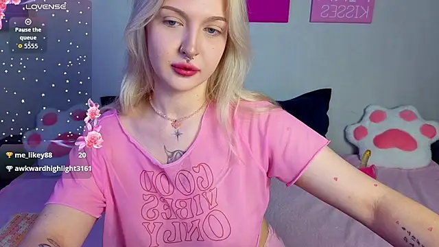 BlondieSummer online show from August 8, 6:32 pm