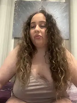 CurlyMaddie online show from March 23, 5:50 pm