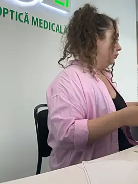 CurlyMaddie online show from July 13, 7:00 am