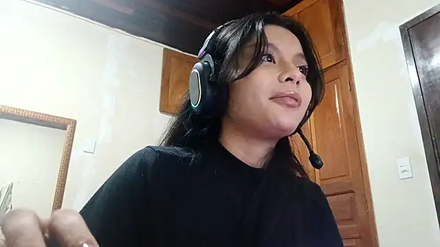 Snapshot of SherronAlicea chatting on March 21, 6:33 pm SherronAlicea online show from March 21, 6:33 pm