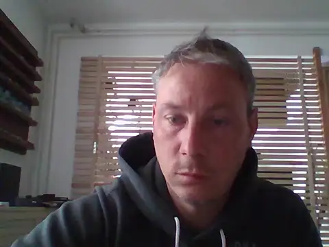 Userandmmm online show from April 15, 8:32 am