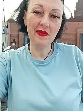 HelgaDennis online show from August 3, 8:35 am