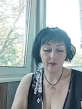 HelgaDennis online show from August 6, 5:42 am