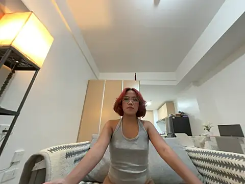 misscutee online show from May 22, 12:33 pm