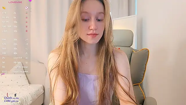 Snapshot of mowalova chatting on May 19, 4:52 am mowalova online show from May 19, 4:52 am